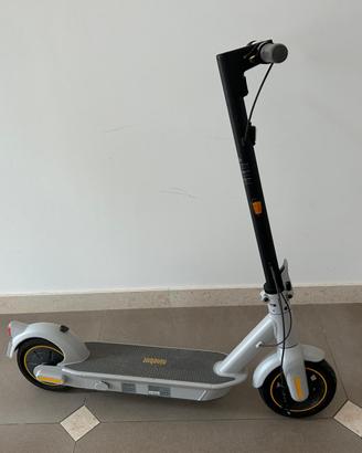 Ninebot KickScooter Max Monopattino elettrico