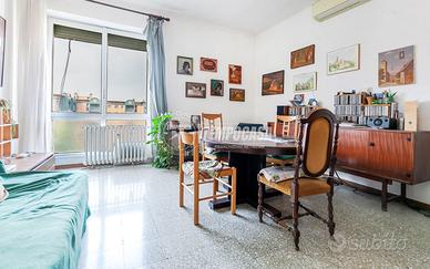 TRILOCALE ALL'ULTIMO PIANO CON BALCONE DA RISTRUT