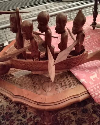 barca con omini in legno