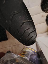Gomme anteriore moto