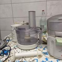 Robot da cucina + tritatutto+ milk shaker+ varie