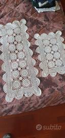 Coppia di centrini all'uncinetto