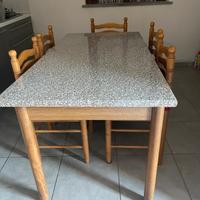 Tavolo da cucina in legno massiccio