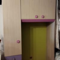 Armadio e letto camera bimba.