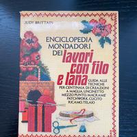 Enciclopedia Mondadori dei lavori con filo e lana