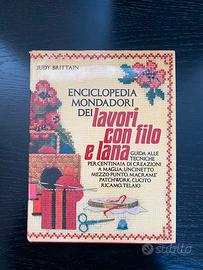 Enciclopedia Mondadori dei lavori con filo e lana