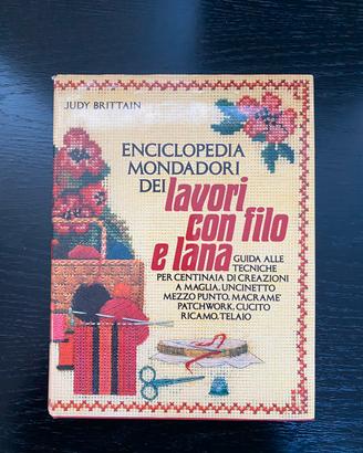 Enciclopedia Mondadori dei lavori con filo e lana
