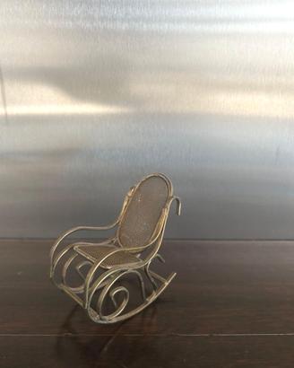 Sedia a dondolo miniatura vintage in ottone