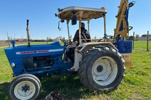 Trinciasiepi marolin m380 +trattore ford 2000