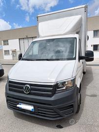 Autocarro con sponda caricatrice