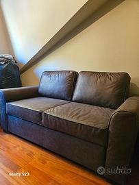 divano due posti con possibilità di allungarsi 