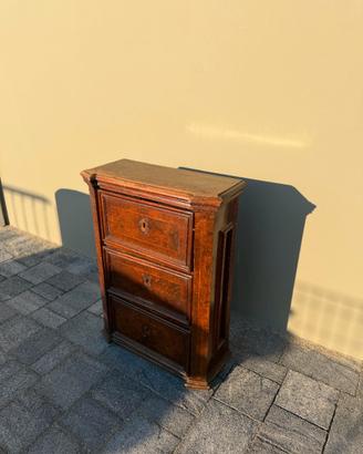 Piccolo cassettoncino in legno di noce