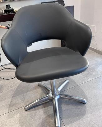 4 poltrone da parrucchiera euro 90 cadauno