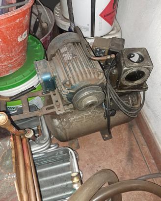 serbatoio e motore compressore