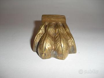 piedini d'epoca in ottone a zampa di leone