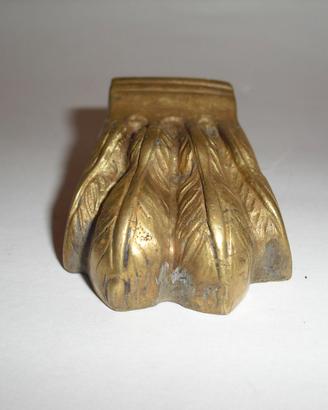 piedini d'epoca in ottone a zampa di leone