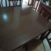 Tavolo a libro allungabile.