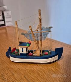 Peschereccio modellino nave