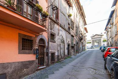 2 LOCALI A VITERBO