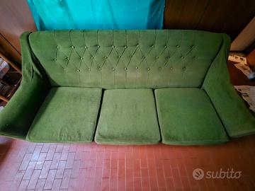 divano a tre posti come da foto