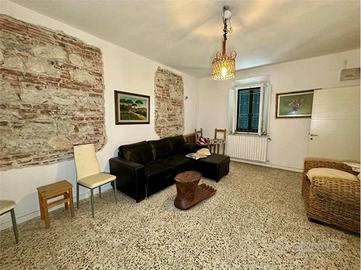 Casa indipendente di 140 m² con più di 5 locali e 