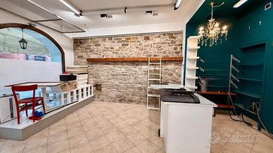 Negozio / studio professionale - Via Roma