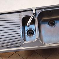 Lavello in acciaio doppia vasca