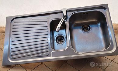 Lavello in acciaio doppia vasca