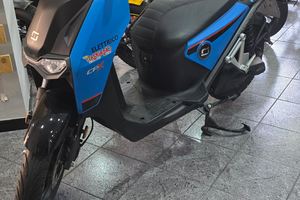 Scooter elettrico v moto CPX soco autonomia 140km