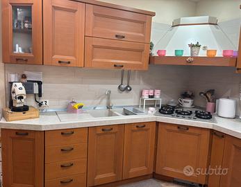 Cucina completa di elettrodomestici