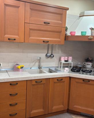 Cucina completa di elettrodomestici