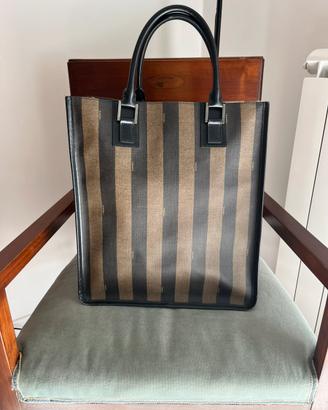Borsa Fendi con scarpa coordinata