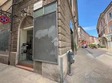 NEGOZIO A FORLÌ
