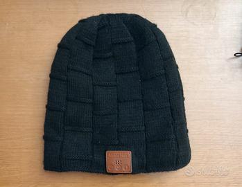 cappello invernale con cuffie incorporate