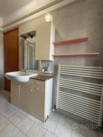 Lavabo e mobile bagno