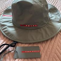 Occhiali e capello prada