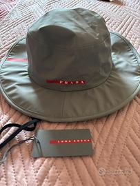 Occhiali e capello prada