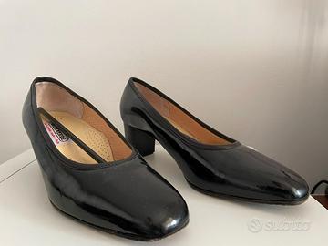 Scarpa Tacco Decollètè Valleverde di vernice nera