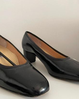 Scarpa Tacco Decollètè Valleverde di vernice nera