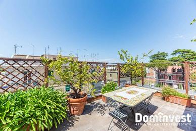 Attico / Mansarda di 225 m² con più di 5 locali a 