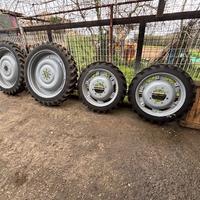 Gomme strette per Trattori , complete di cerchio