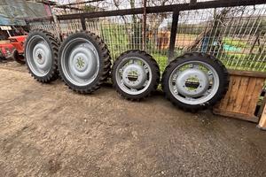 Gomme strette per Trattori , complete di cerchio