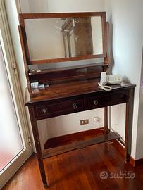 Mobile con specchiera d’antiquariato