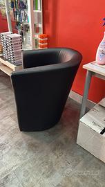 2 poltrone nere in pelle