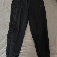 pantaloni nike tech
