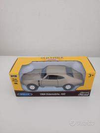 Modellino Oldsmobile 442 1968 1:32
