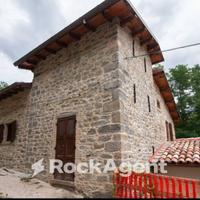 EX MULINO DELL'800 NELL'ENTROTERRA MARCHIGIANO