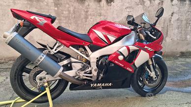 Yamaha YZF R1