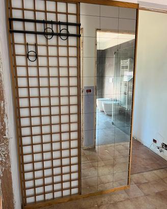 Attaccapanni in legno con specchiera