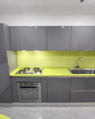 Cucina completa Stone Italiana con isola in quarzo